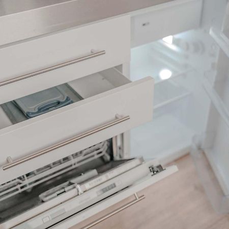 Apartment Mit Kueche, Arbeitsplatz Und Xxl Sofa ノイス エクステリア 写真