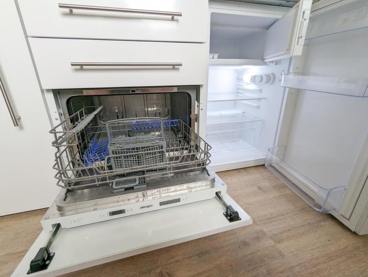 Apartment Mit Kueche, Arbeitsplatz Und Xxl Sofa ノイス エクステリア 写真