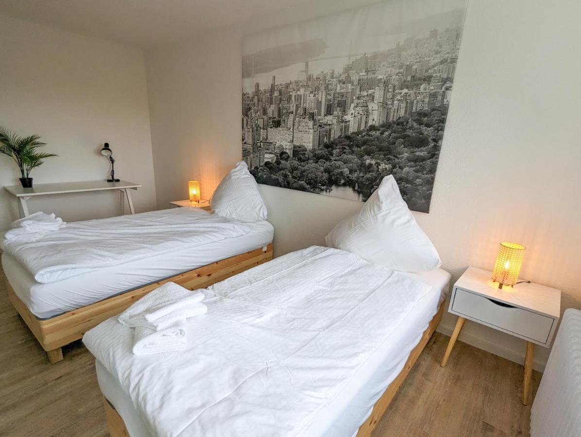 Apartment Mit Kueche, Arbeitsplatz Und Xxl Sofa ノイス エクステリア 写真