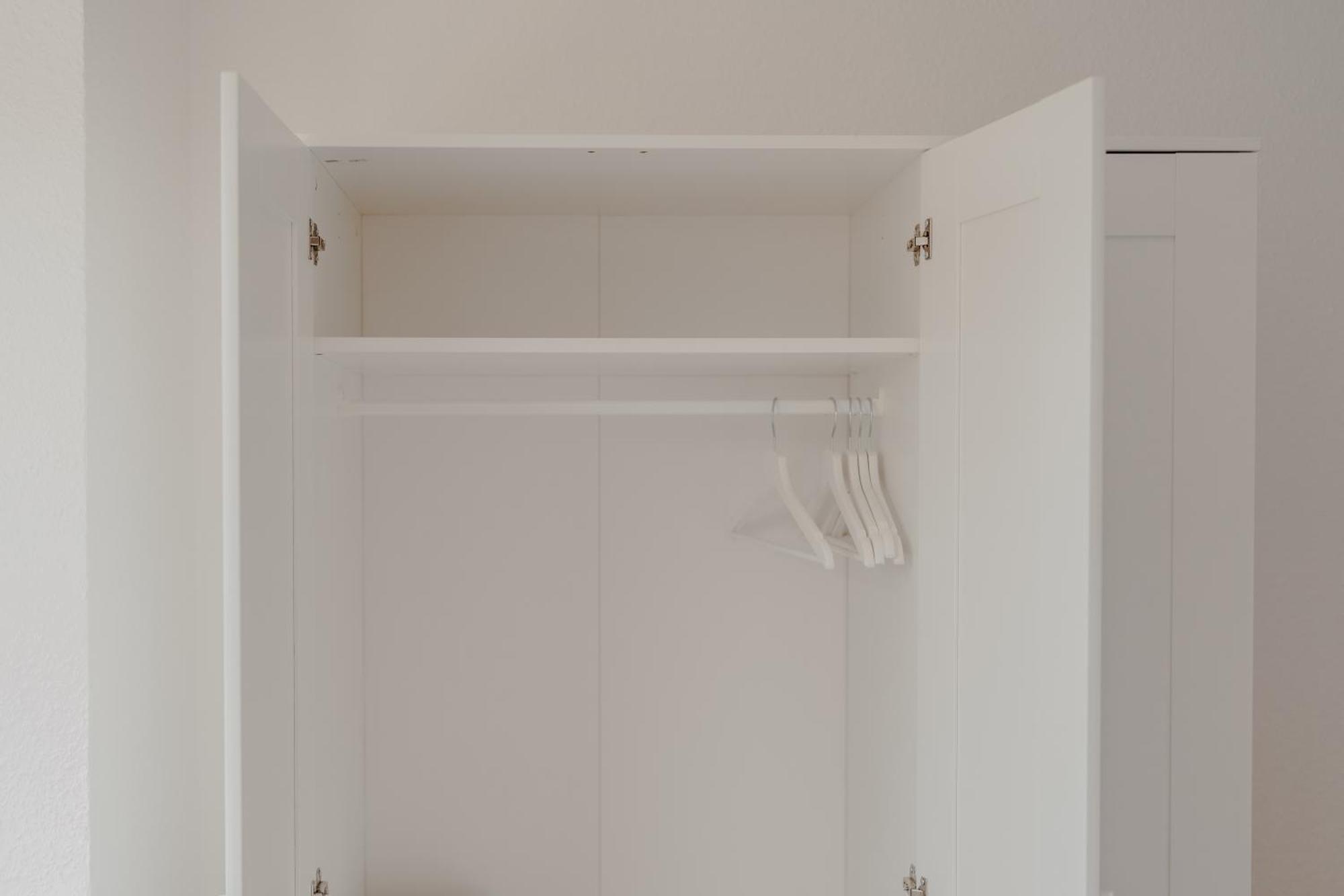 Apartment Mit Kueche, Arbeitsplatz Und Xxl Sofa ノイス エクステリア 写真