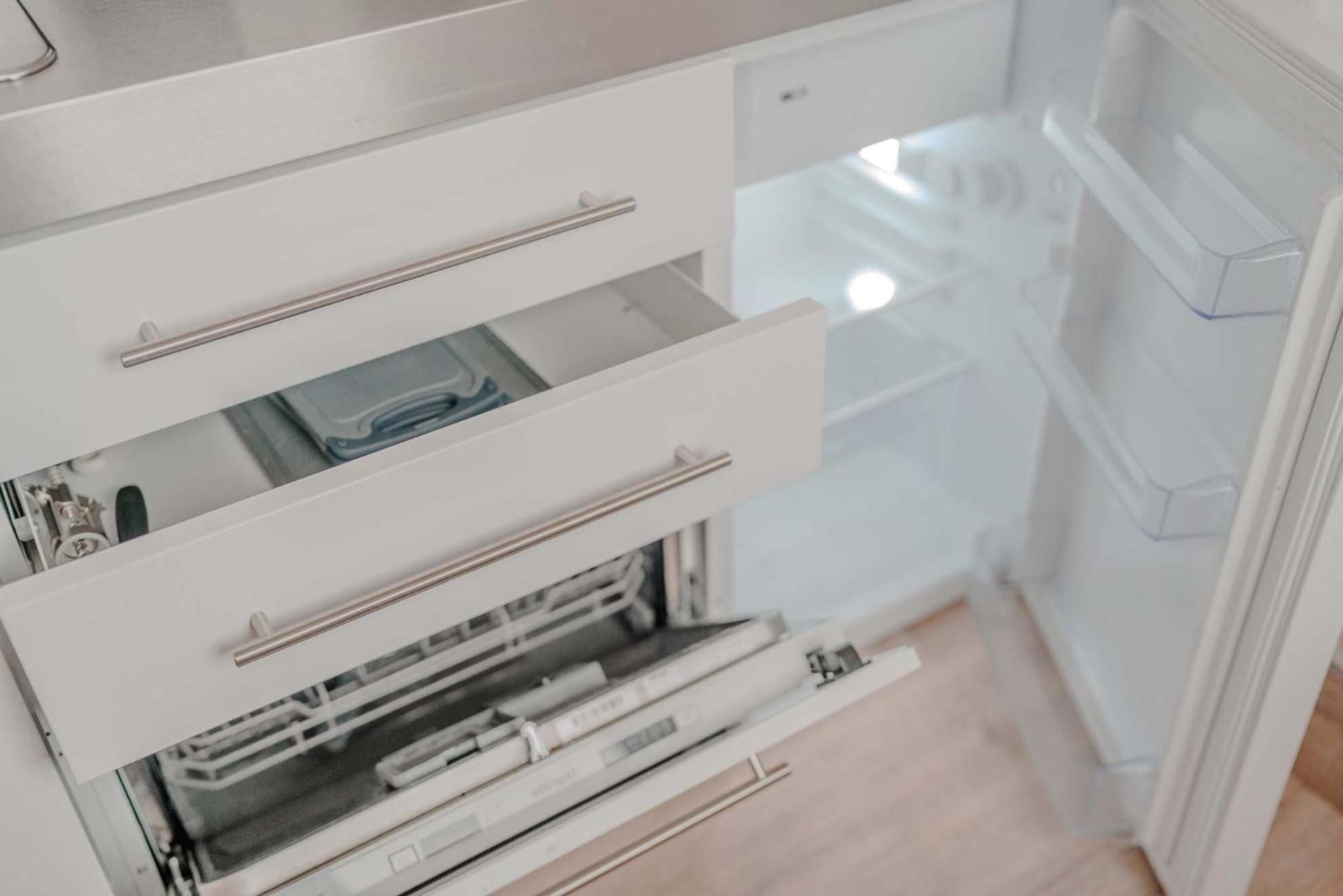 Apartment Mit Kueche, Arbeitsplatz Und Xxl Sofa ノイス エクステリア 写真