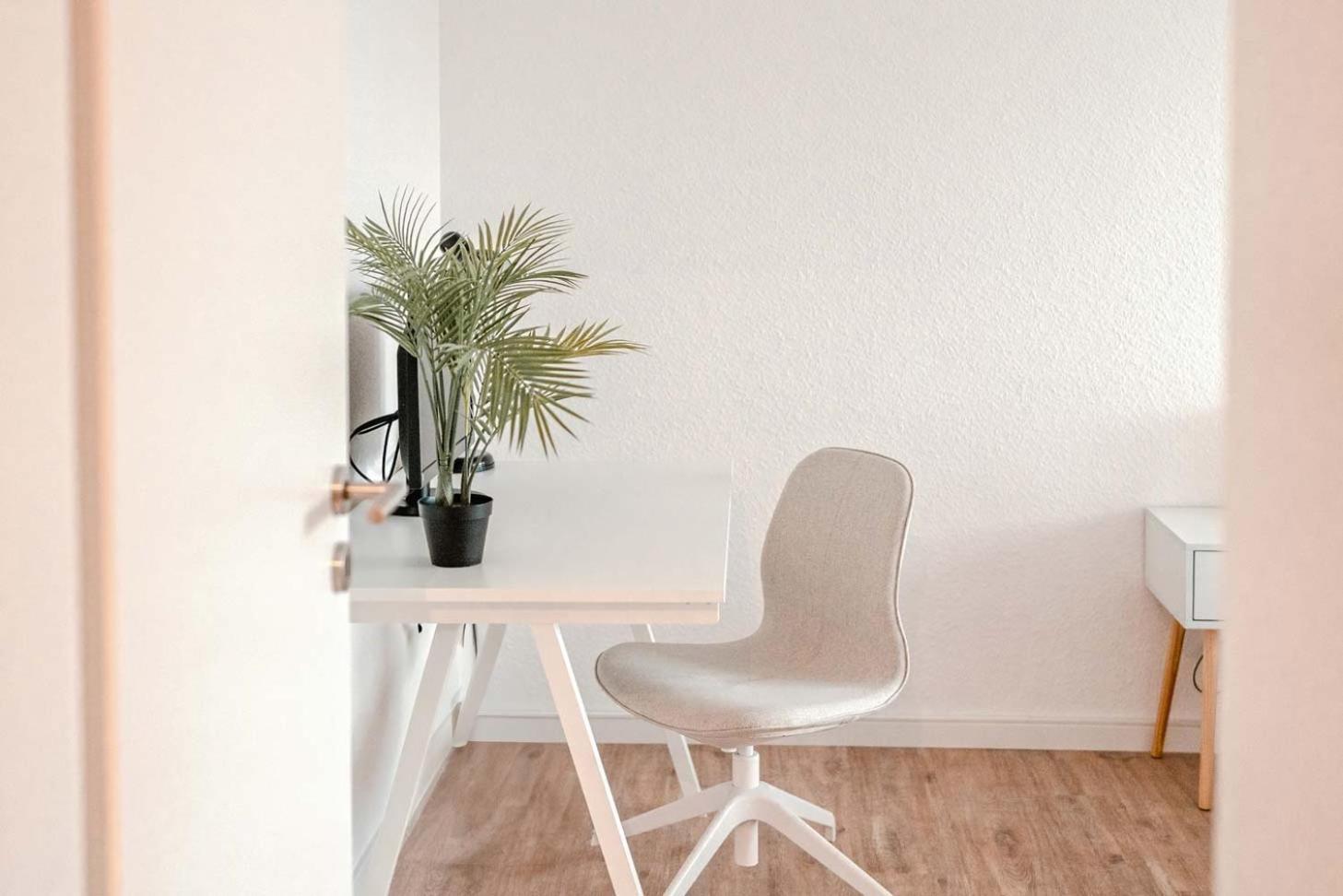 Apartment Mit Kueche, Arbeitsplatz Und Xxl Sofa ノイス エクステリア 写真